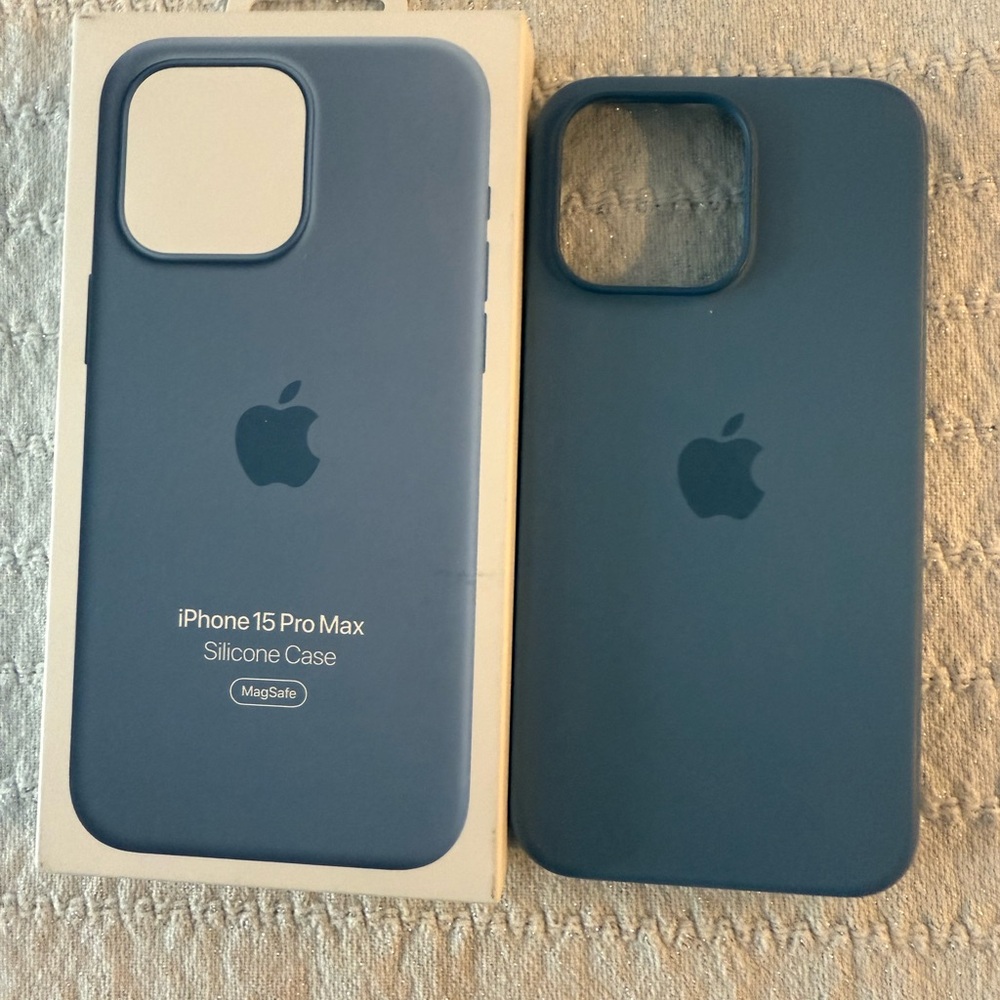 iPhone 15 pro Max Blue silicone case MagSafe